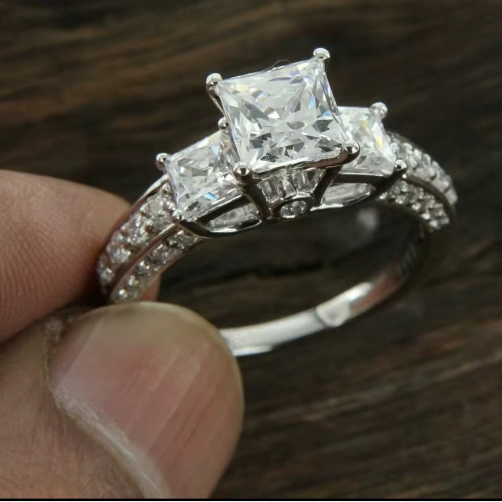 Elegant Silver Women's Ring with Clear Stones